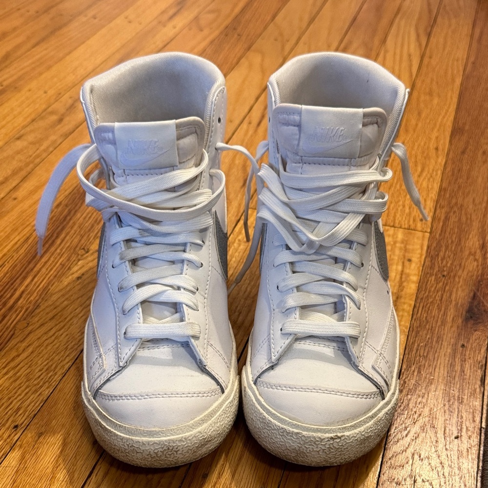 Nike Blazer Mid 77’ Women’s Sneakers